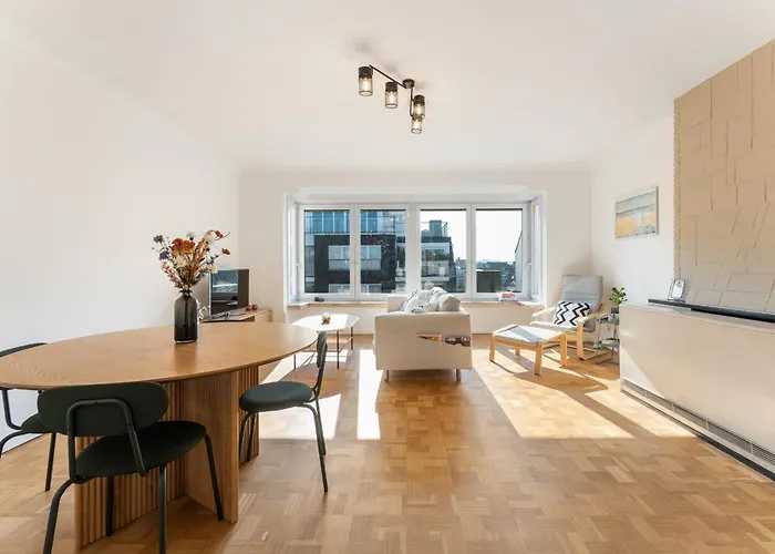 Zonnig, Ruim Op A+ Locatie! *